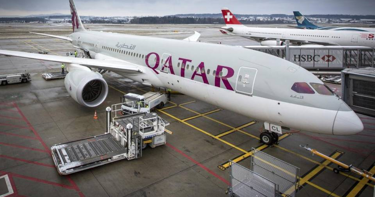 Avión de Qatar Airways a punto de despegar © iStockphoto