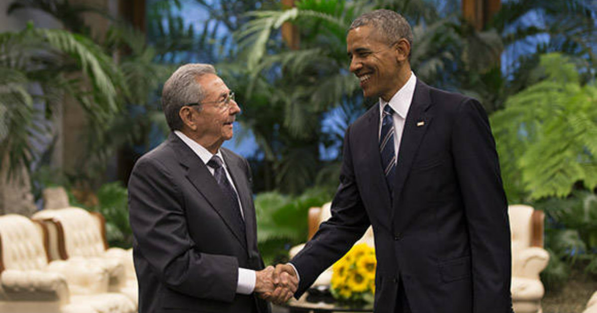 Raúl Castro y Barack Obama estrechan sus manos en La Habana © Ismael Francisco / Cubadebate.