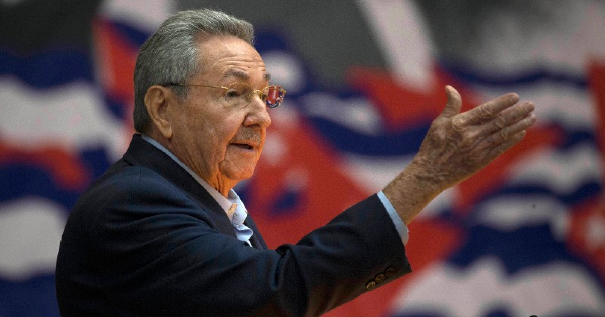 Raúl Castro en el VI Congreso del PCC © 