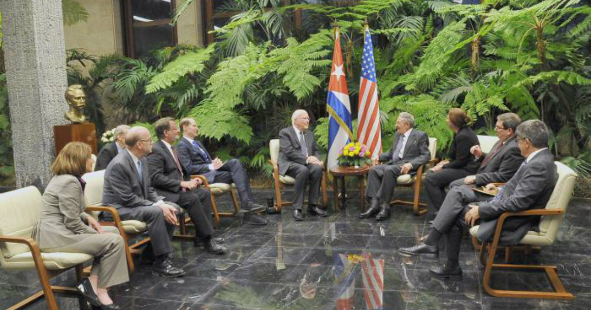 El presidente Raúl Castro reunido con senadores de Estados Unidos © Estudios Revolución