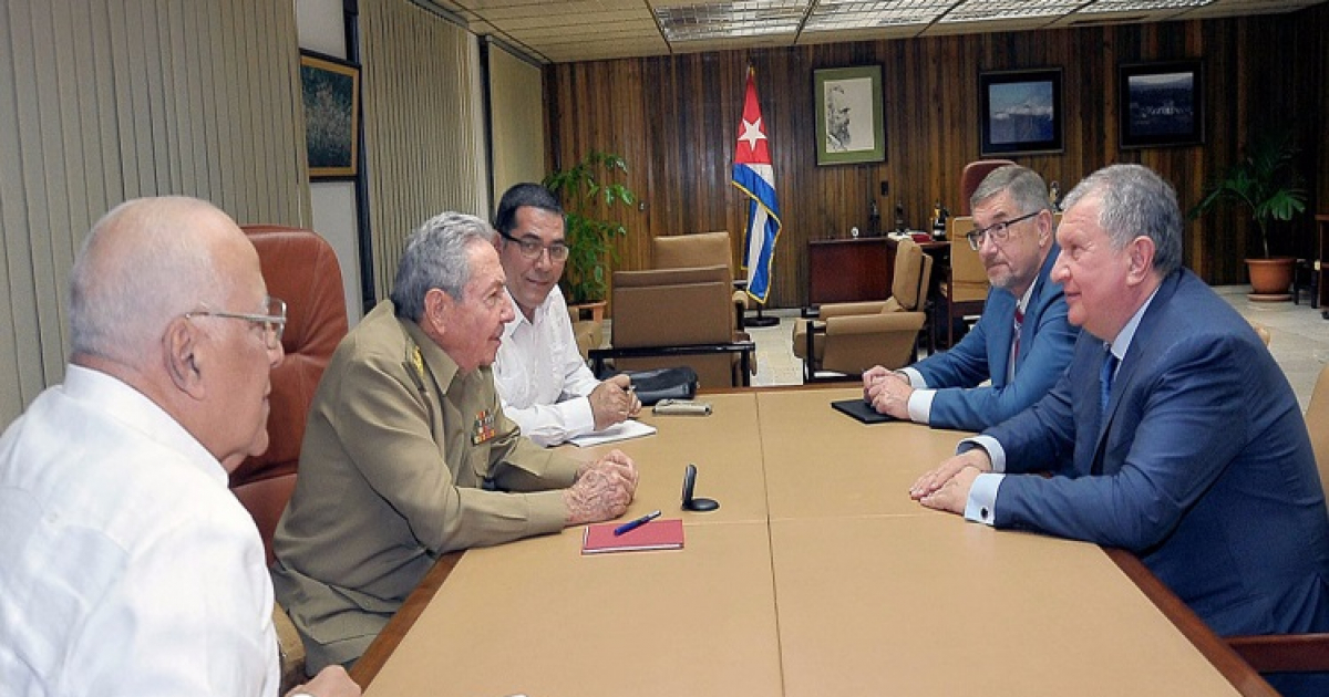Raúl Castro y Rosneft © Prensa Latina