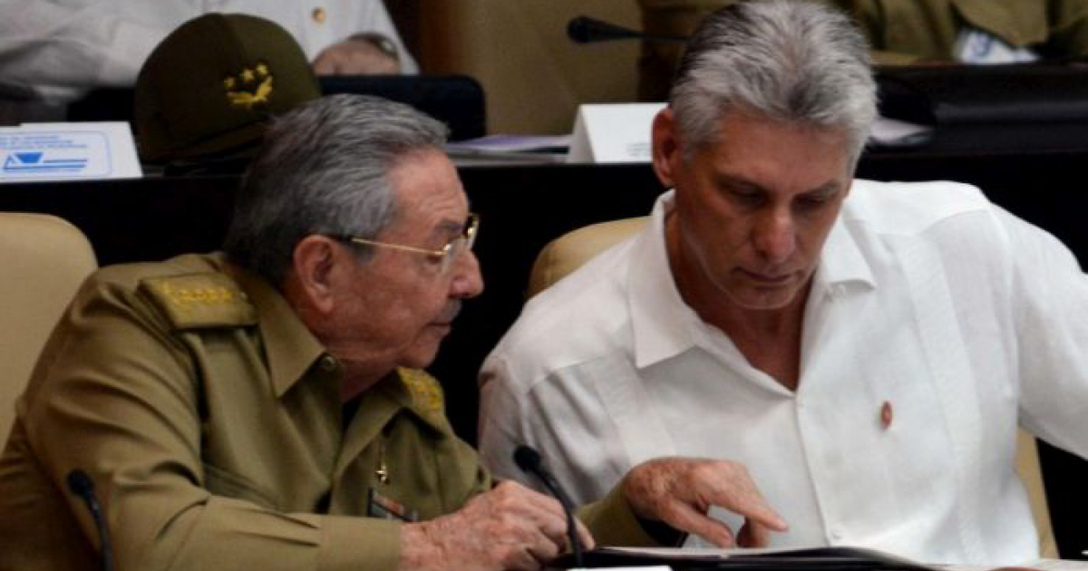 Raúl Castro y Miguel Díaz Canel © ACN