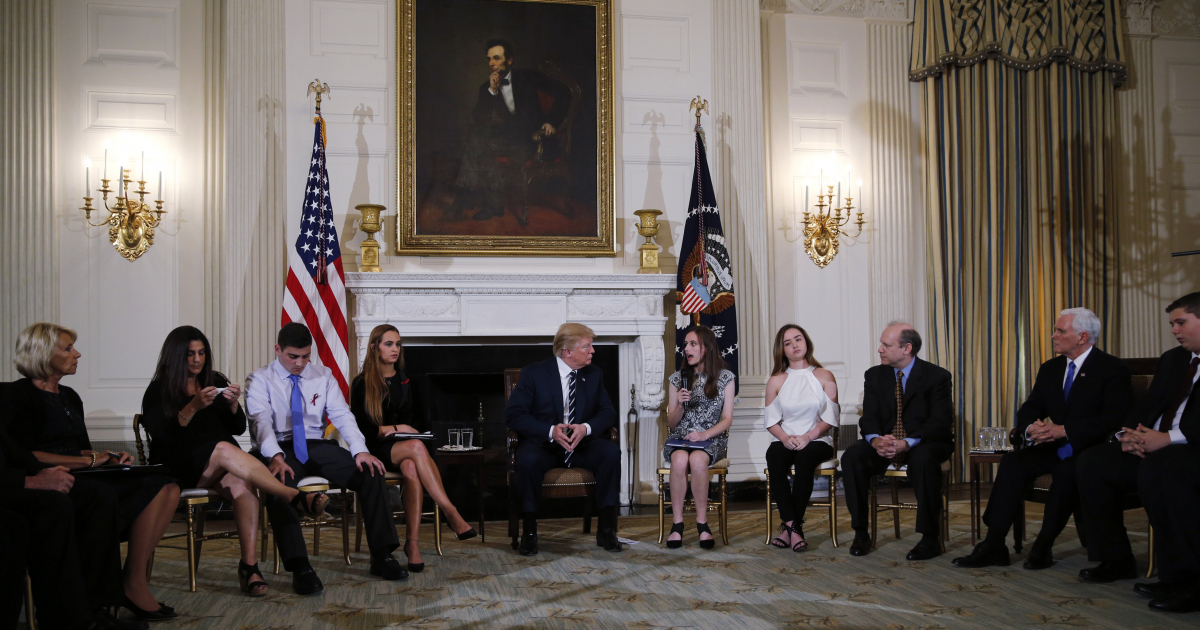 Reunión con estudiantes en la Casa Blanca © Reuters / Jonathan Ernst