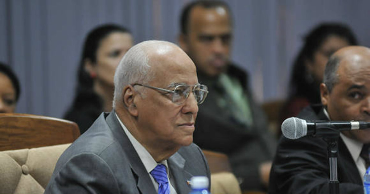 El ministro de Economía de Cuba, Ricardo Cabrisas, ante los medios © Cubadebate