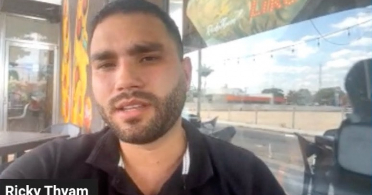 Joven cubano triunfa en México con su música, una barbería y una pizzería