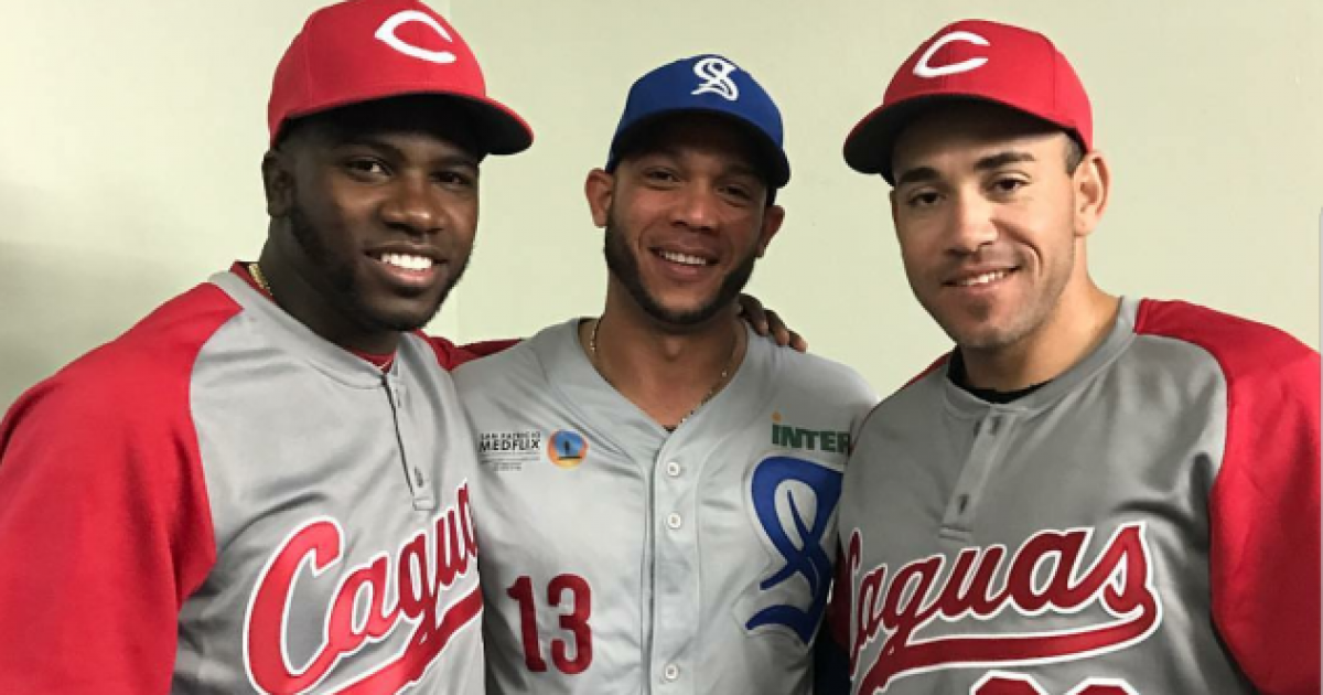 Rusney Castillo, Yadiel Hernández y Dayron Varona, los tres cubanos que juegan con la selección de Puerto Rico © Swing Completo