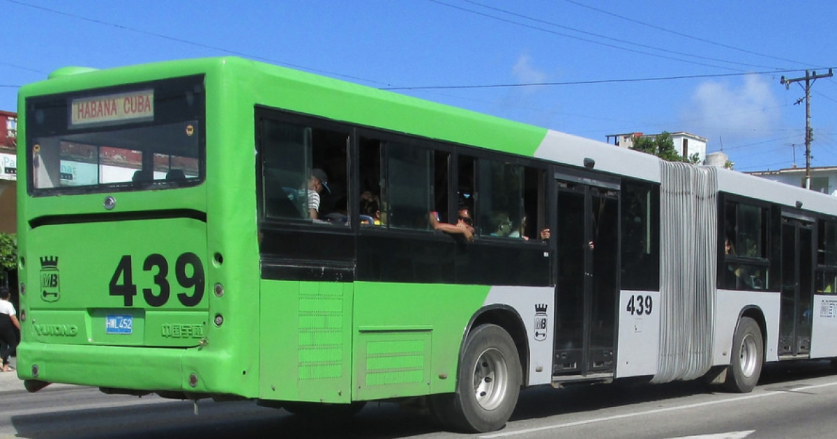 Ómnibus en La Habana © picssr.com