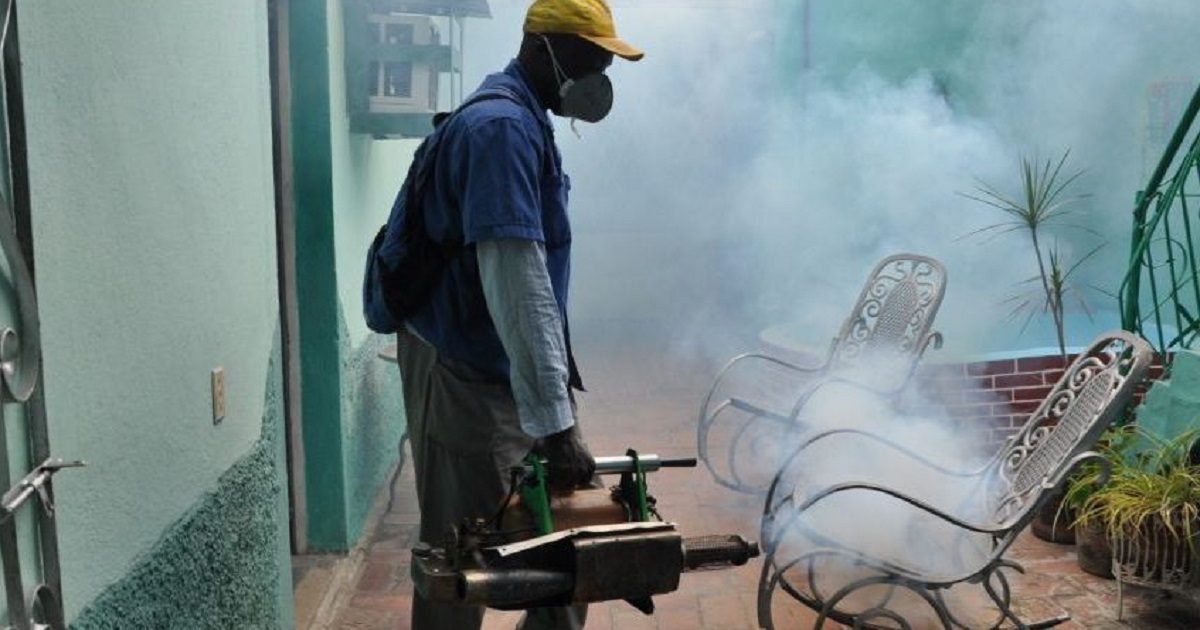 Bazookeros combaten mosquito en Cuba © CMKC.icrt.cu