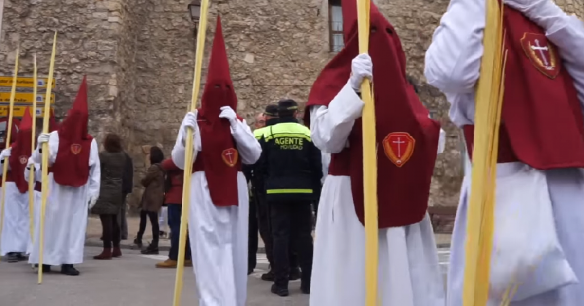 Procesión de Semana Santa en Cuenca, España © YouTube / Cuenca News