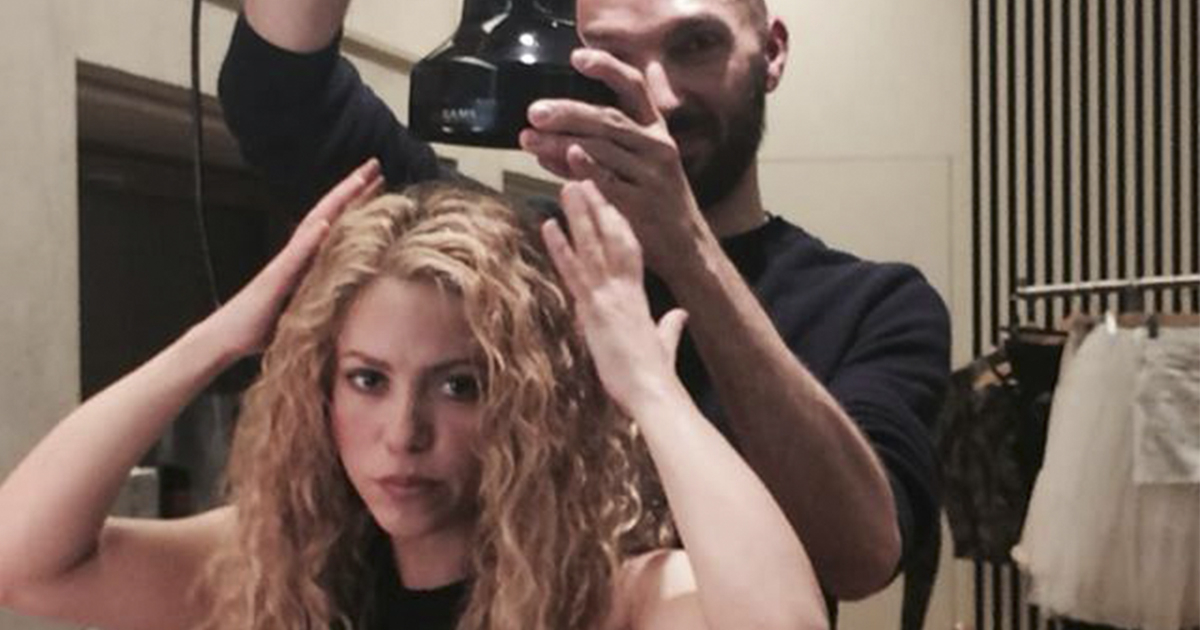 Shakira y su peluquero © Facebook/ Shakira