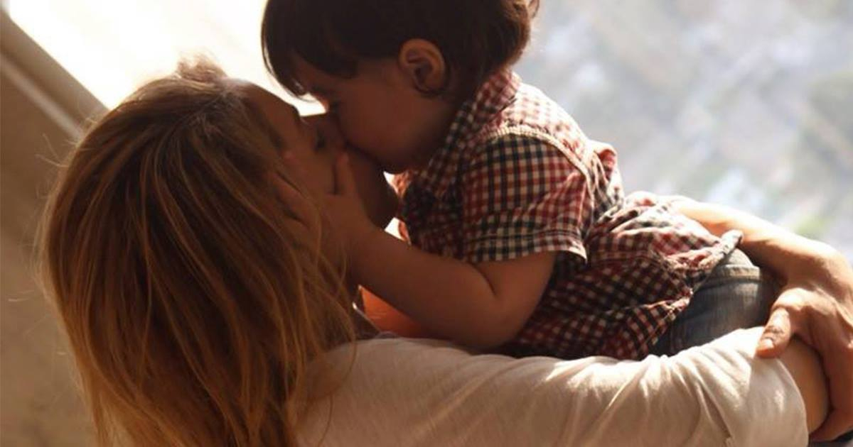 Shakira y s hijo mayor Milan © Facebook/ Shakira