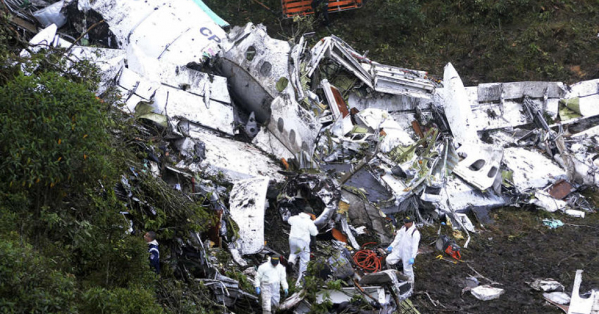 Escena de destrucción del avión del Chapecoense © planoinformativo.com