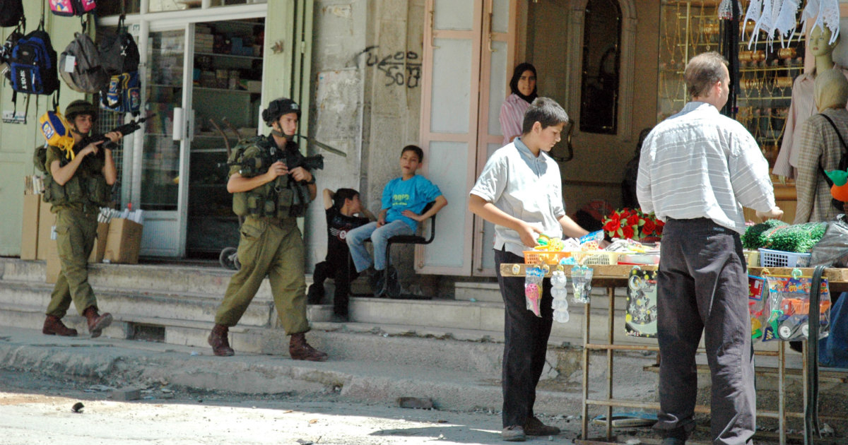 Soldados de Israel paseando por las calles de Hebron © Wikimedia Commons