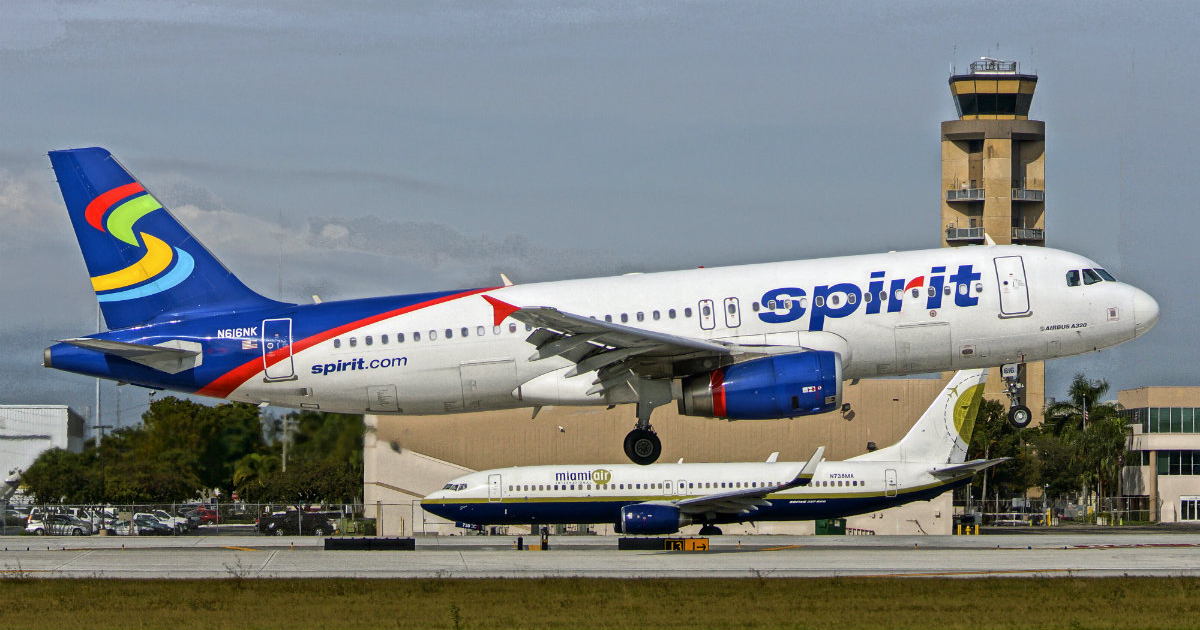 Avión de Spirit Airlines en el momento del despegue © Wikipedia