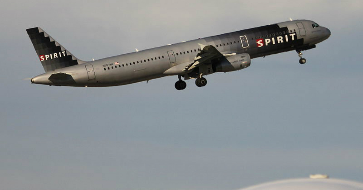 Avión de la compañía Spirit Airlines en pleno vuelo © Wikimedia Commons / Archivo