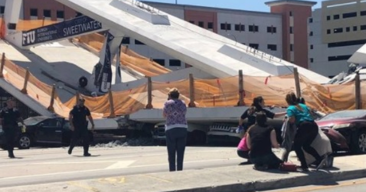 Usuarios de Miami lamentando el derrumbe del puente de la FIU. © CiberCuba