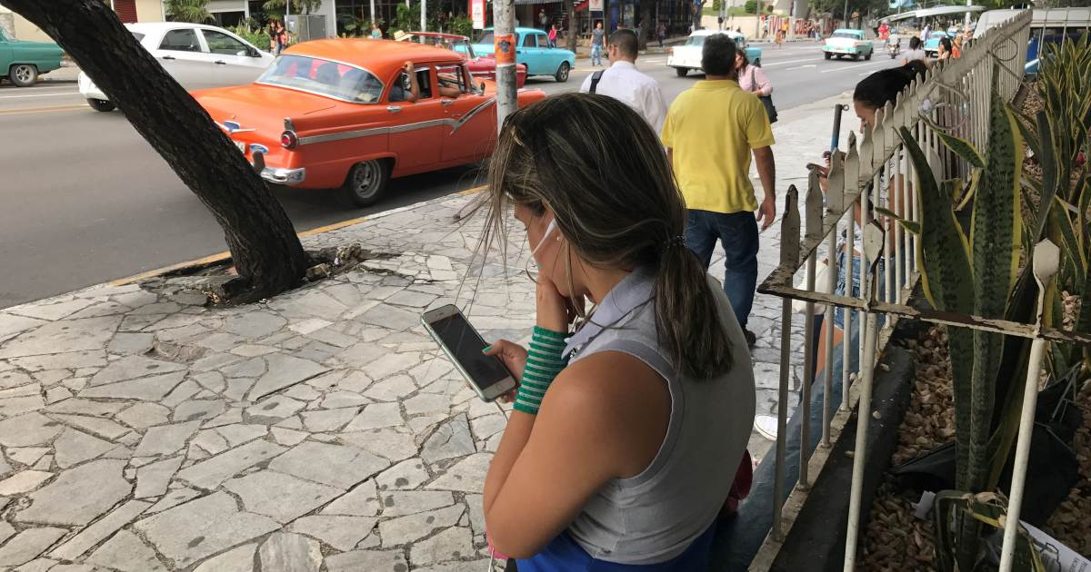 Telefonía móvil en Cuba. © CiberCuba