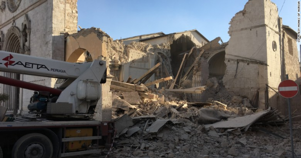 La basílica de San Benedetto en Norcia hecha añicos tras el terremoto © Cnnespanol