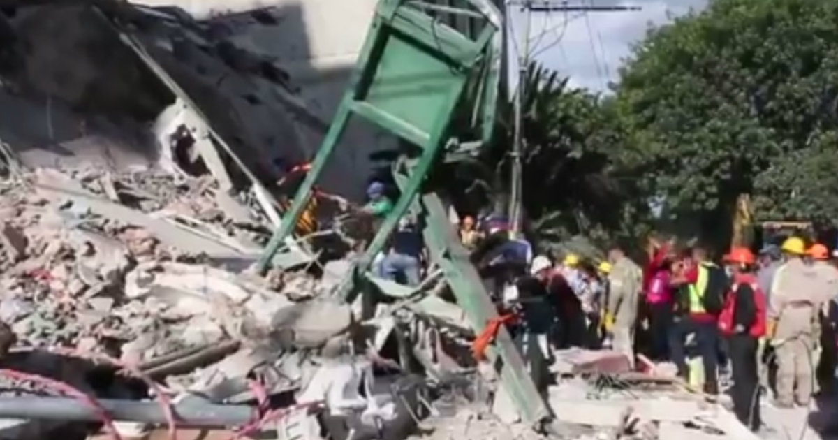 Montaña de escombros causada por el terremoto en México © El País