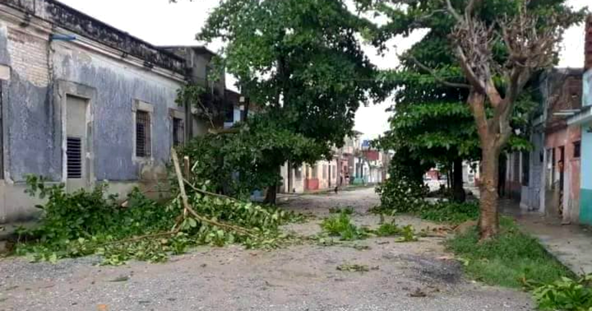 Fuerte tormenta con granizo y viento azota Camagüey