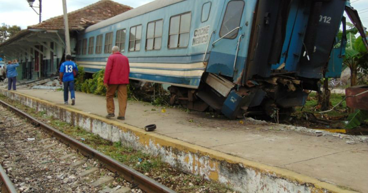 El tren cañero tras el accidente en la provincia de Sancti Spíritus © Escambray