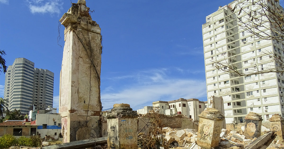Las ruinas del hotel Trotcha, en el Vedado, destrozadas por Irma © CiberCuba