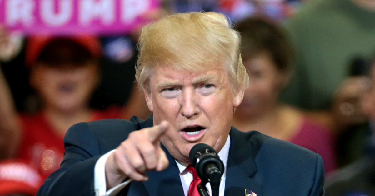 El dirigente Donald Trump señalando de forma enérgica con su dedo © Flickr / Gage Skidmore