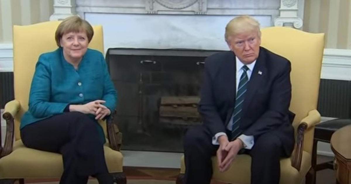 Donald Trump y Angela Merkel en su reunión en la Casa Blanca © Youtube / Business Insider