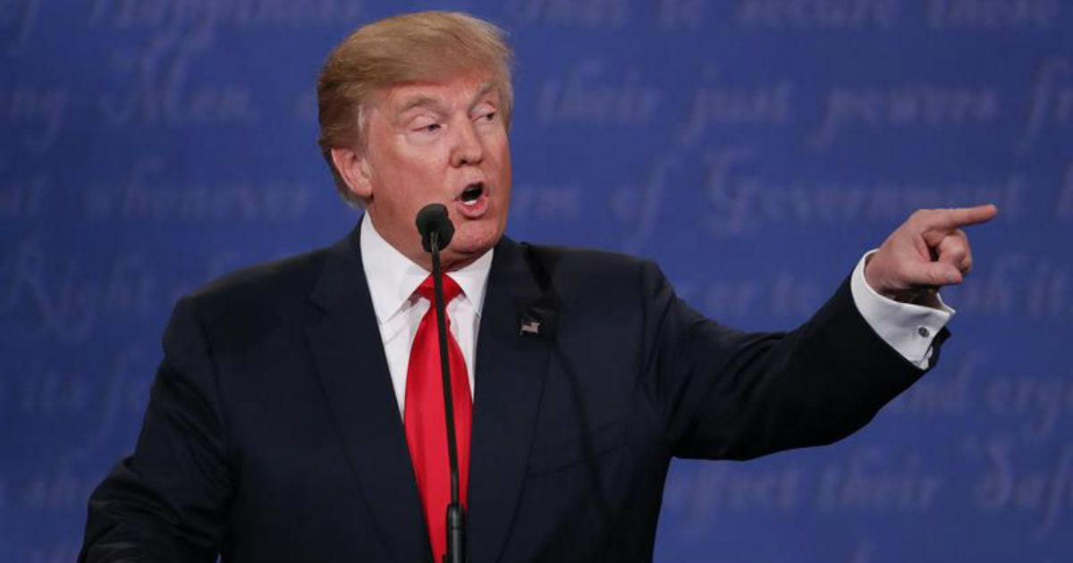 Donald Trump gesticula de forma contundente en uno de sus discursos © EFE/ARCHIVO