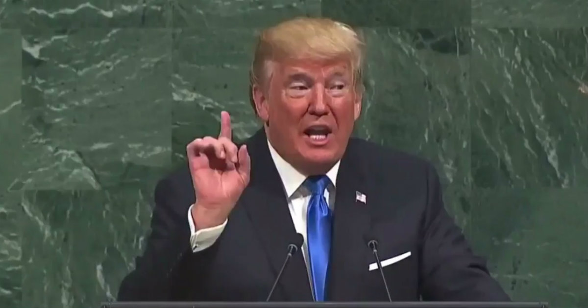 Donald Trump levanta su dedo durante su discurso ante la ONU © Twitter / @WhiteHouse