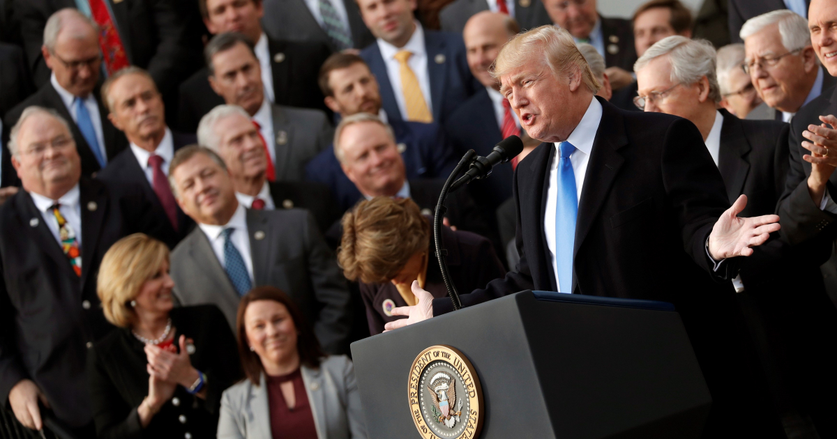 Donald Trump celebra © REUTERS / Carlos Barria