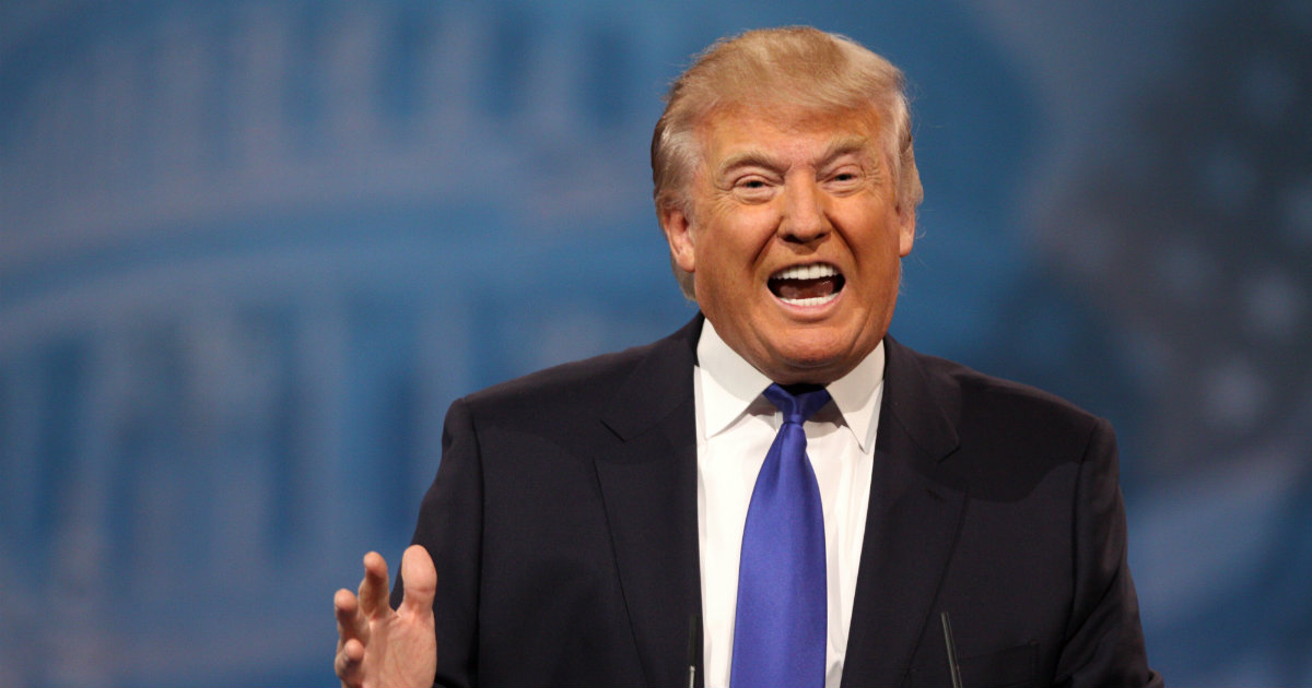 El presidente Trump gesticula de forma vehemente en una rueda de prensa © Flickr / Gage Skidmore