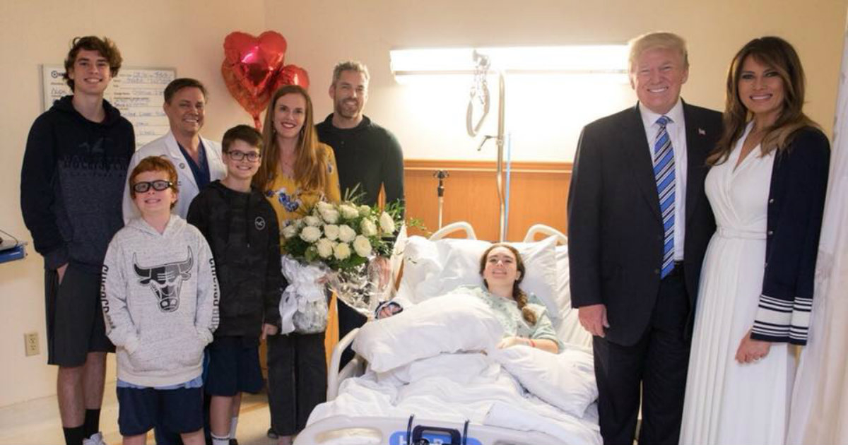 Donald Trump y Melania Trump visitando a los sobrevivientes de Parkland © Facebook / Donald Trump