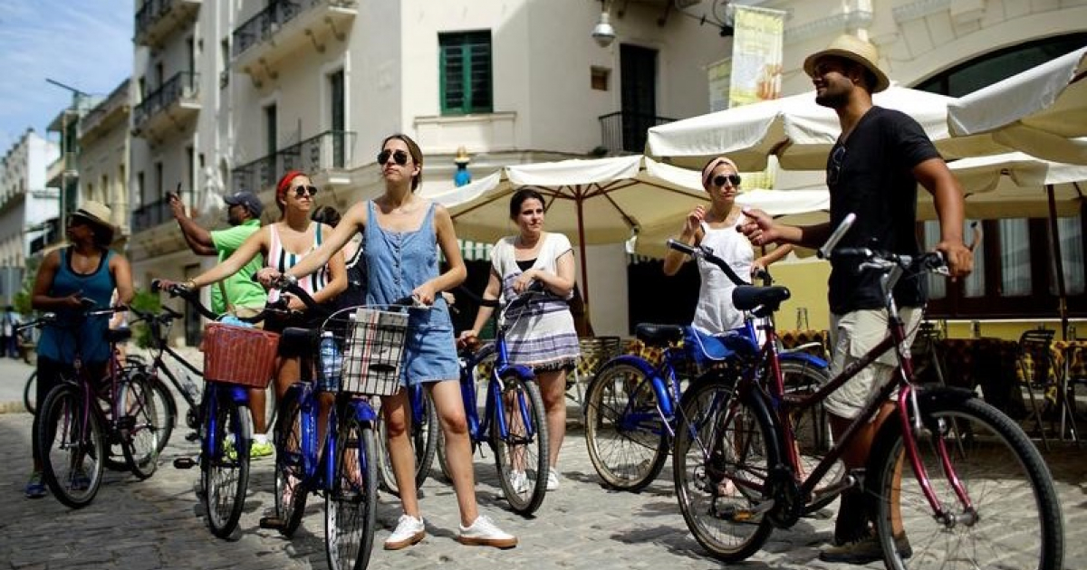 Turistas estadounidenses en las calles de La Habana © Reuters / Alexandre Meneghini