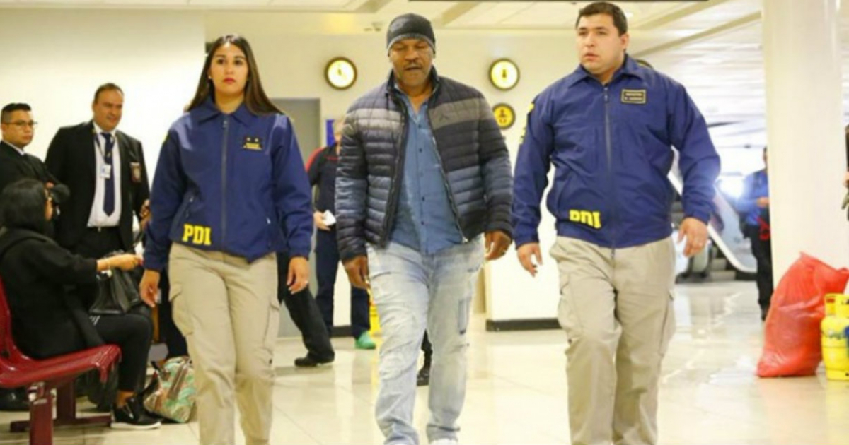 Mike Tyson, expulsado de Chile. © PDI Chile / Twitter.