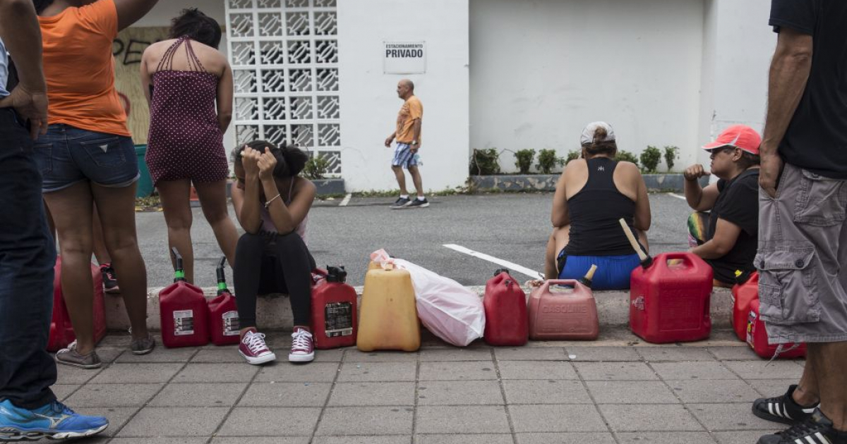 8 horas para echar gasolina en Puerto Rico © @UnivisionPR