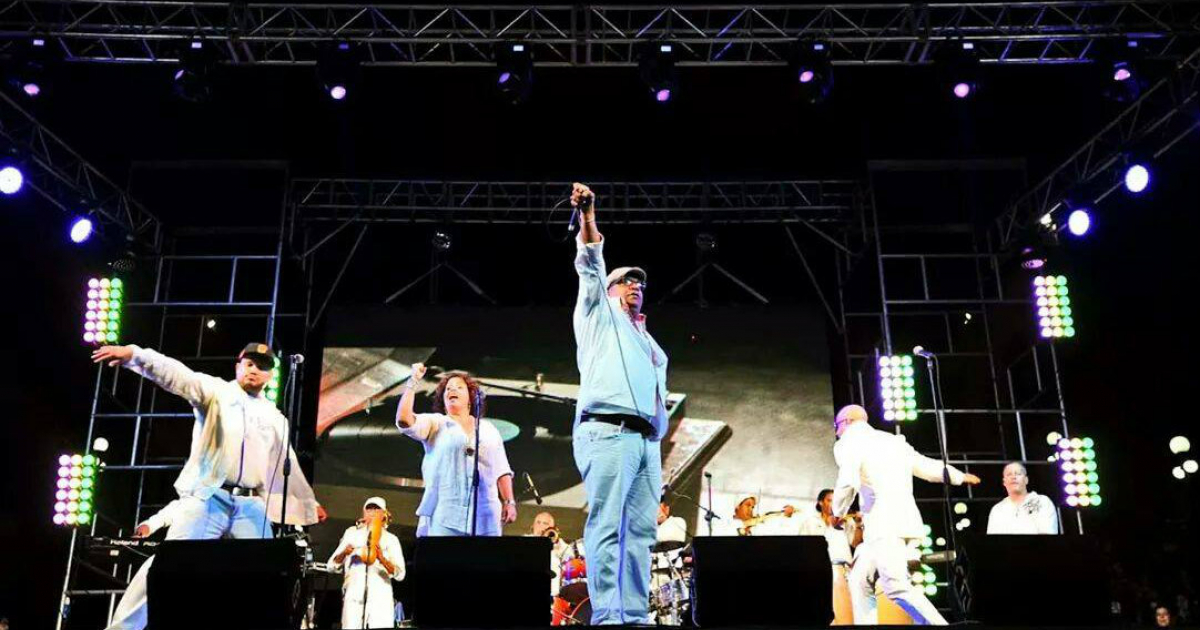 El grupo cubanos 'Los Van Van' en plena actuación © Social Media / Los Van Van