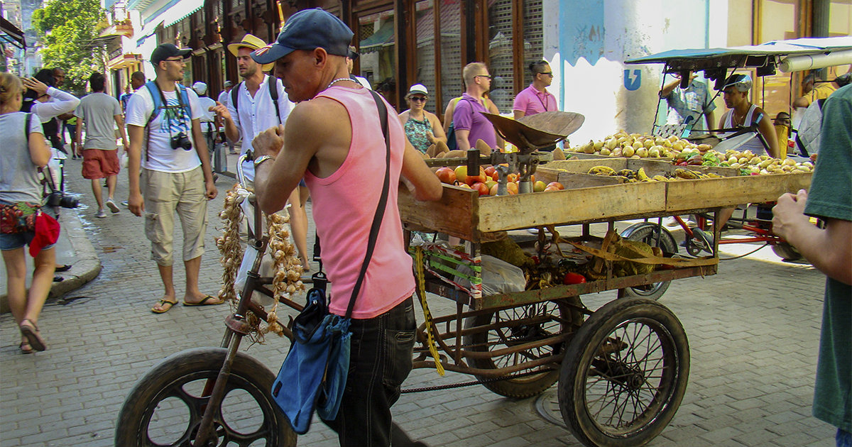 Carretillero. Vendedor Ambulante © CiberCuba
