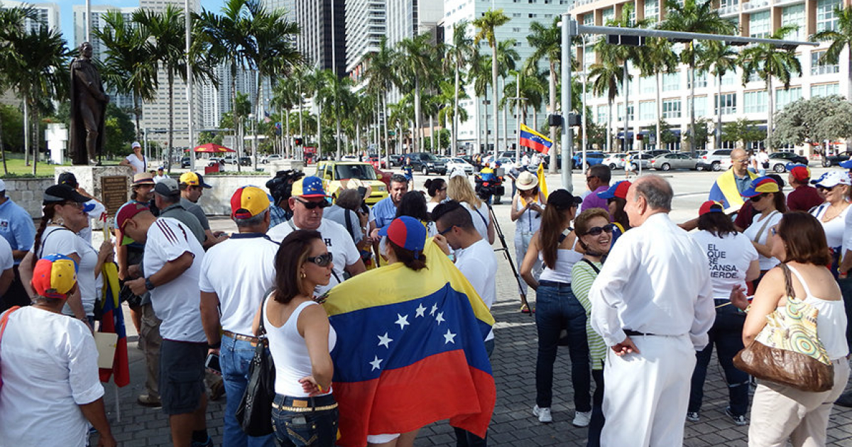 Manifestantes se concentran en las calles de Miami © Diario Las Américas / Jesús Hernández