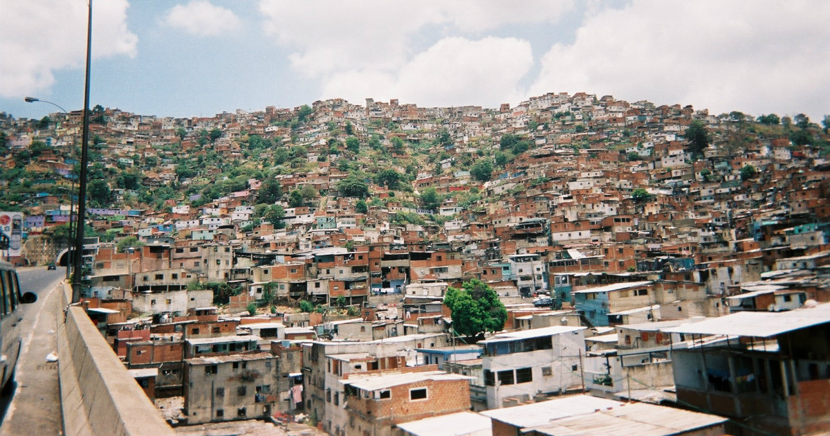 Vista área de los barrios de Caracas, Venezuela © Wikimedia Commons