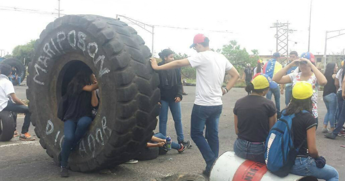 Opositores bloqueando las calles de Venezuela © Wikimedia Commons