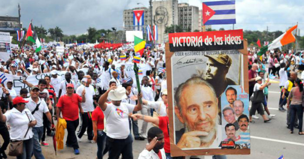Desfile de trabajadores en Cuba. © Granma.