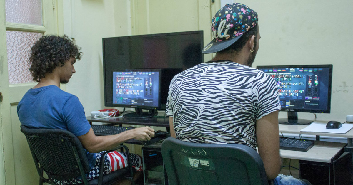 Videogamers en Cuba © CiberCuba/José Roberto Loo Vázquez