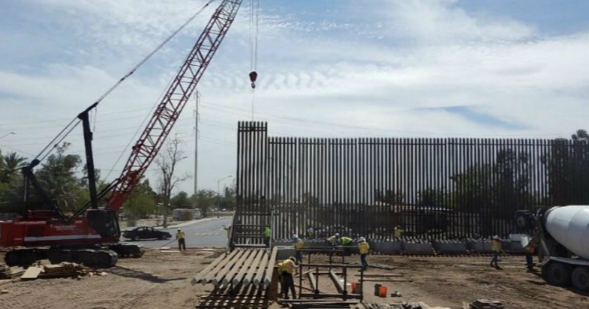 Primeras obras del muro de Trump entre EE.UU. y México. © Donald Trump / Twitter