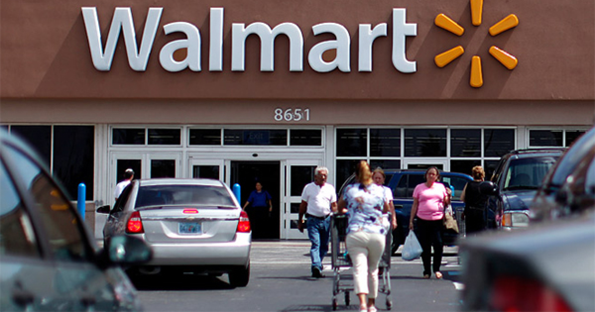 Fachada de un establecimiento Walmart en el sur de la Florida © www.surflorida.com/