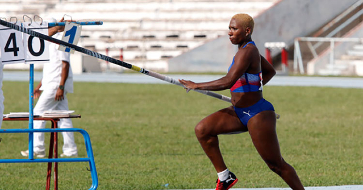 Cubanos se preparan para XVII Campeonato Mundial de Atletismo en Pista Cubierta © Roberto Morejón