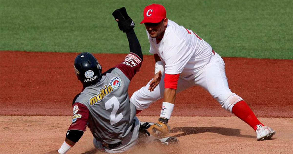 Tope amistoso de béisbol Unidos por la Pasión © Granma / Roberto Morejón