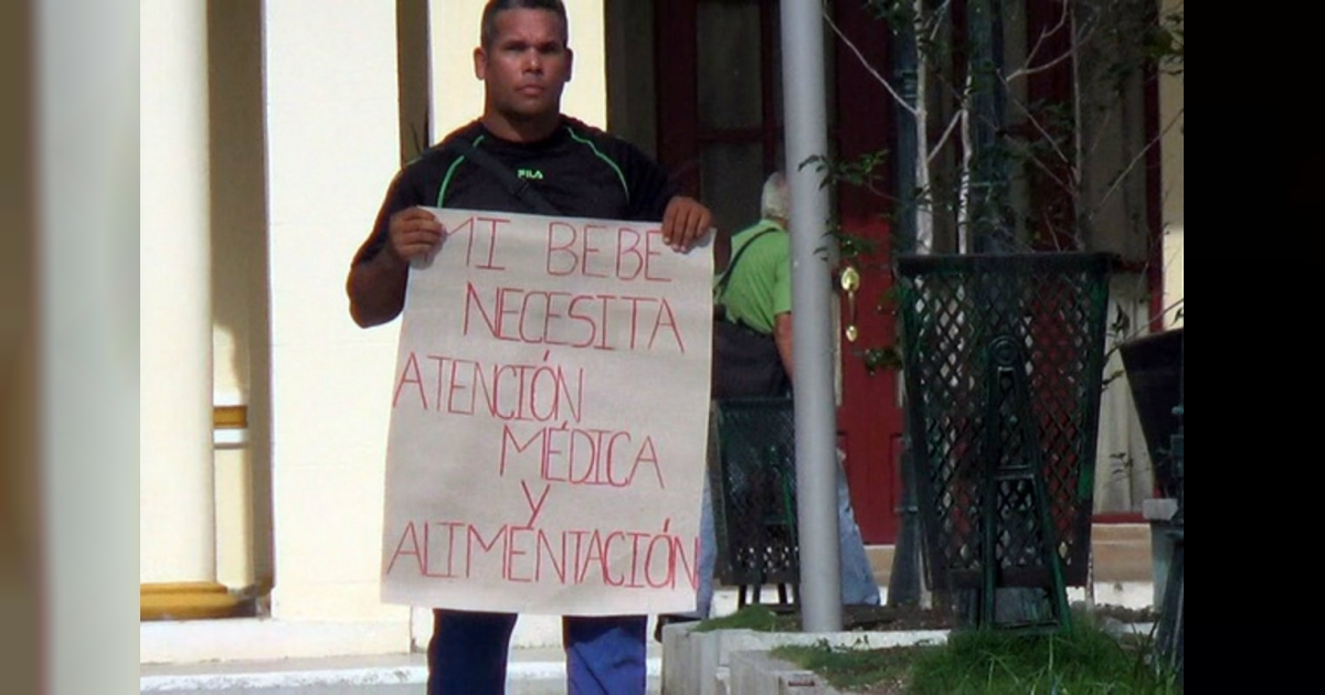 Padre protesta en Granma. © Cubanet.