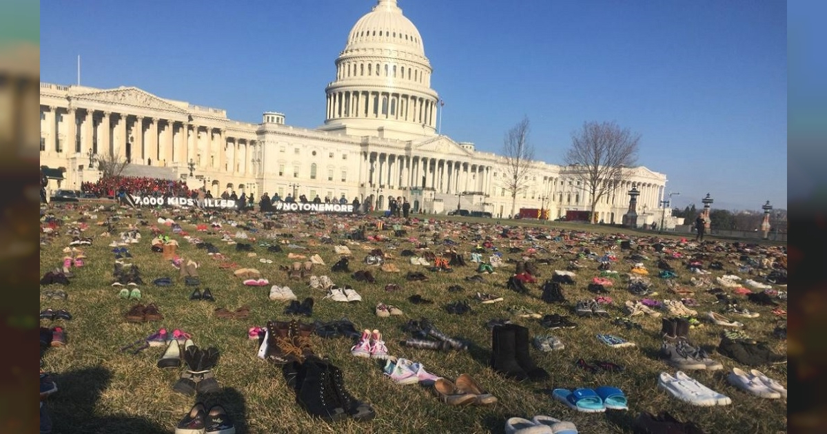 Zapatos frente al Capitolio de EEUU © @MyDaughtersArmy / Twitter